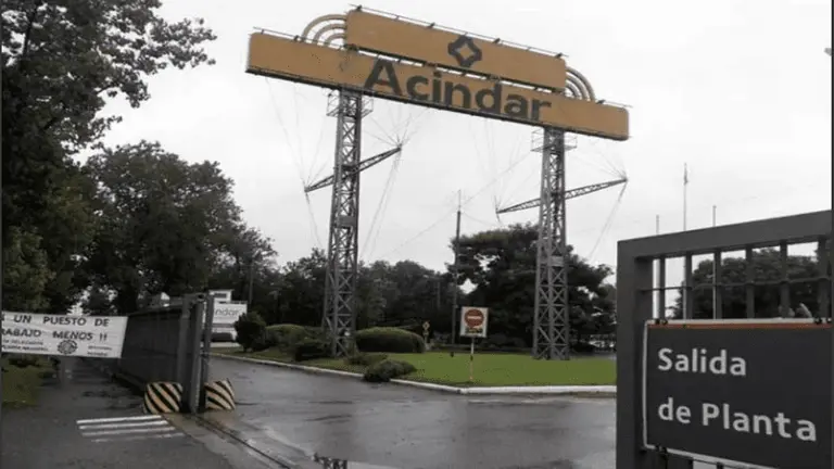 Paro por tiempo indeterminado en Acindar frente a un plan de suspensiones y unos 100 despidos
