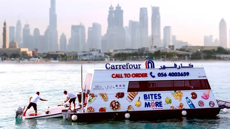 Carrefour tiene su primer supermercado flotante para yates de ricos