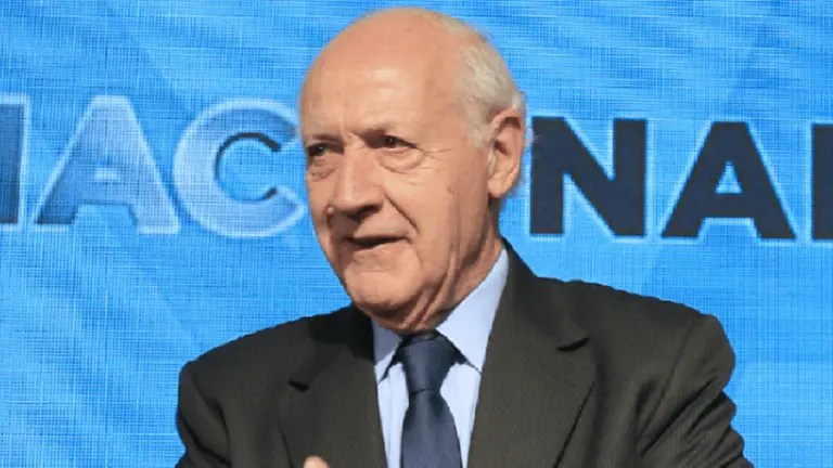 Aún lejos en las encuestas, ¿a quién le saca votos Lavagna?