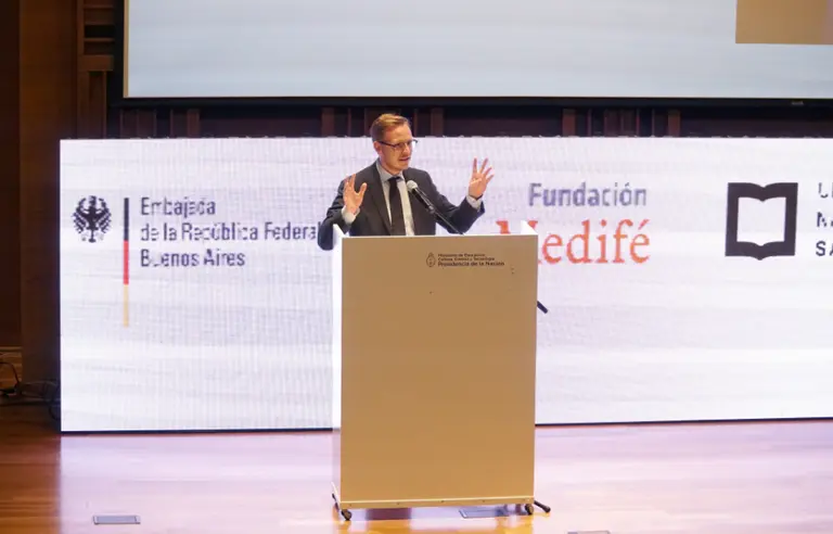 Markus Gabriel, el filósofo que explica qué hay detrás de la inteligencia artificial