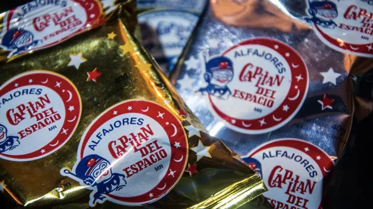 Robo al dueño de la empresa de alfajores "Capitán del Espacio": lo golpearon, maniataron y sacaron las llaves de la fábrica