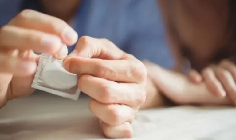 De preservativos a gomitas elásticas de escritorio: cómo es la alergia al látex