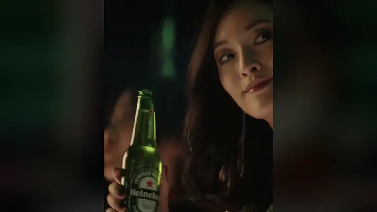 La ingeniosa respuesta de Heineken al comercial acusado de sexista de otra cervecería