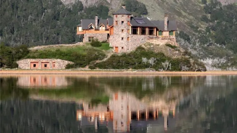 Así es la lujosa mansión de Tinelli en Esquel donde pasa la cuarentena