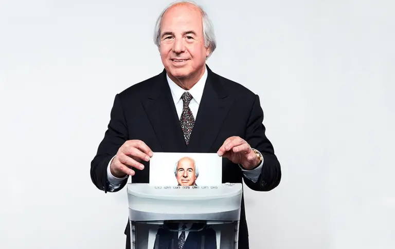 Falsificó miles de cheques, lo detuvo el FBI, colaboró con la agencia y se hizo millonario: así fue la extraordinaria vida de Frank Abagnale Jr.