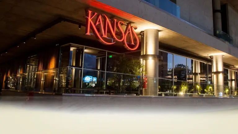 Quién es la familia que protagonizó la batalla campal en el restaurante de Vicente López