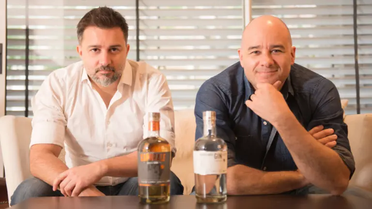 El primer gin tonic tirado del mundo es argentino: quiénes son los emprendedores de Patagonia que lo hicieron