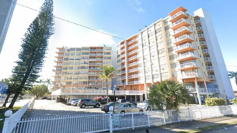 Más problemas en Miami: evacúan un condominio por sus "condiciones estructurales y eléctricas inseguras"