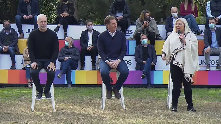 Video: Carrió le cantó "Despacito" a Diego Santilli en su presentación como candidato bonaerense