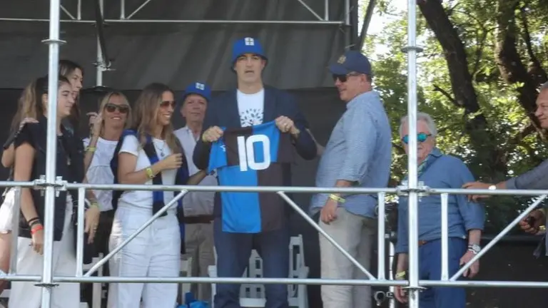 El homenaje que le hizo el plantel del Club Universitario de Buenos Aires a Esteban Bullrich