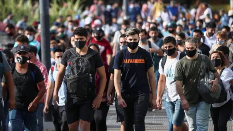 "Es muy poco probable que el coronavirus se erradique", advierte un reconocido experto