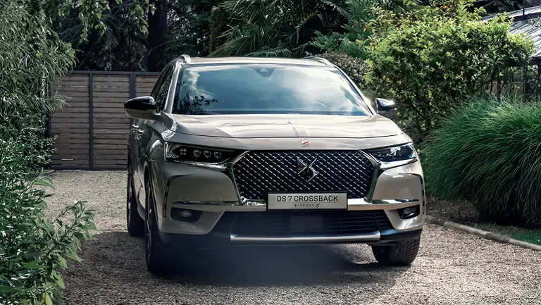 Así es el nuevo DS 7 CROSSBACK E-TENSE, el SUV híbrido enchufable 4x4 que ya se vende en el país