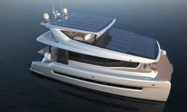 En imágenes: así es el nuevo barco que solo se alimenta con energía solar y no produce emisiones