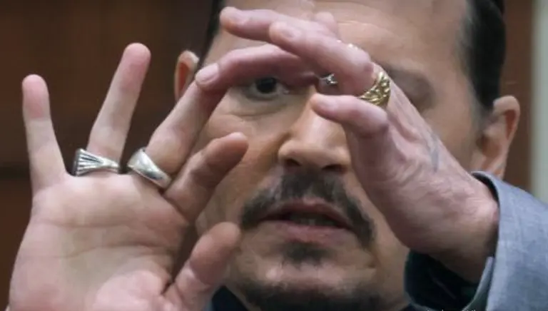 Las fotos que Johnny Depp muestra en el juicio de una supuesta agresión violenta de Amber Heard