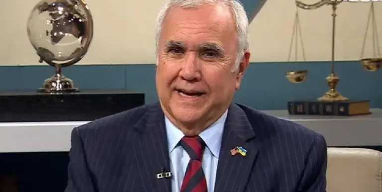 Advertencia de un exagente de la CIA sobre el atentado a Cristina Kirchner: "Es un montaje"