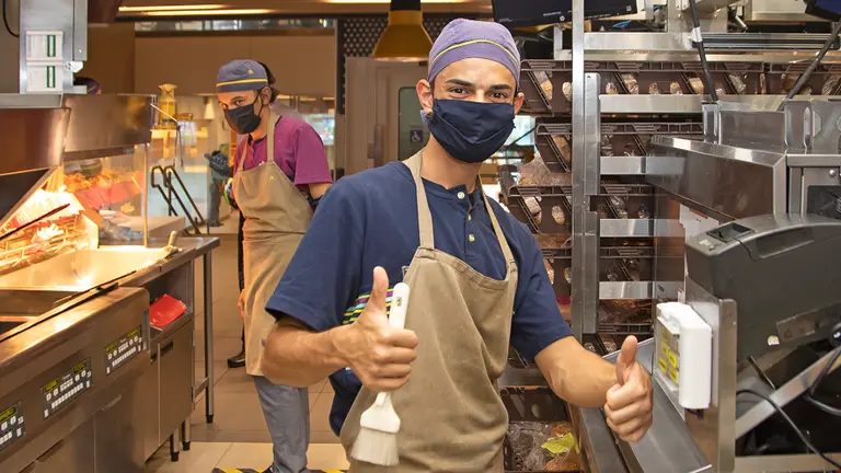 Fuerte aumento para el personal de McDonald’s y Burger King: A cuánto se fueron los salarios mínimos y máximos