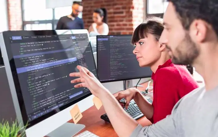 Un gigante IT busca empleados en Argentina y ofrece sueldos de hasta $359 mil: requisitos y cómo aplicar