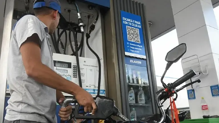 Estaciones de servicio: el Gobierno advirtió que no se podrá pagar con código QR cerca de surtidores