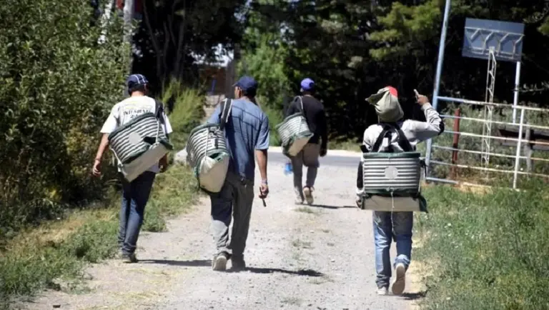 Histórico: acuerdo para bancarizar los salarios de los trabajadores rurales