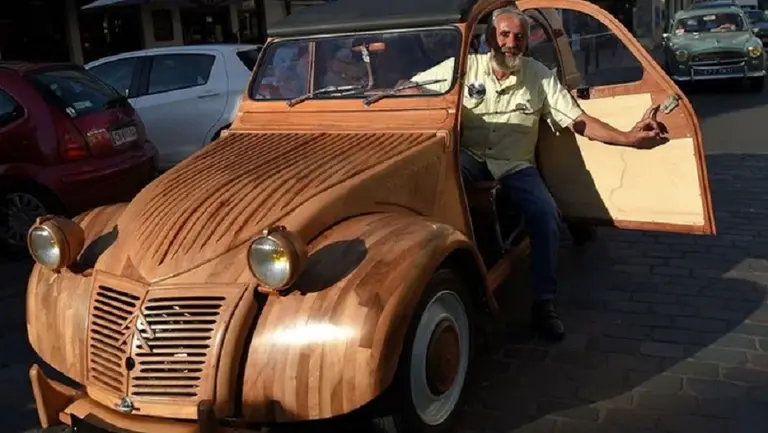 Vendieron el único Citroën 2CV de madera del mundo a un precio increíble