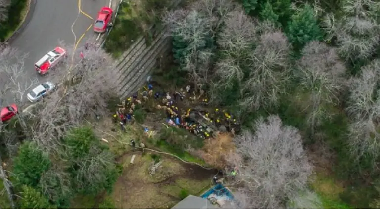 Un camión del Ejército desbarrancó en Neuquén: hay 4 muertos y 9 heridos de gravedad