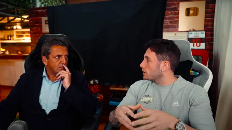 En un vivo de Twitch, Massa pidió "regular las redes sociales"