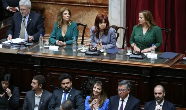 Balotaje: con Massa y Milei presentes, la Asamblea Legislativa proclamó las fórmulas presidenciales