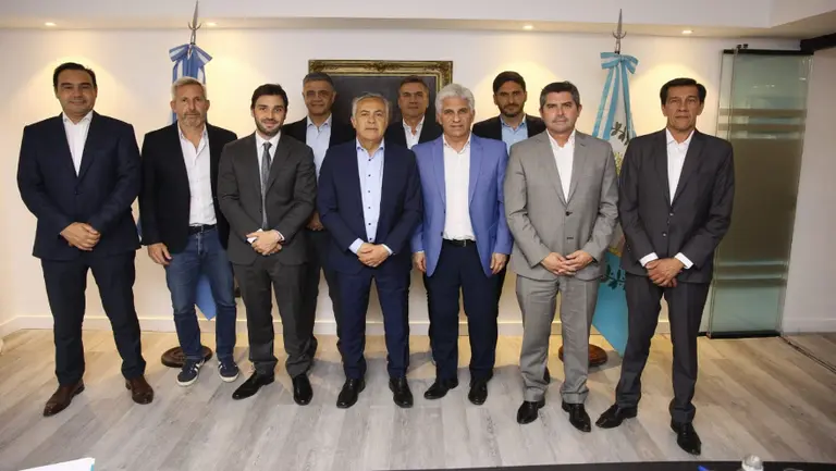 Gobernadores de Juntos por el Cambio insisten en aprobar la Ley de Bases: "No hay tiempo que perder"