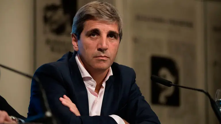 Luis Caputo dijo que si la Ley ómnibus no es aprobada en el Congreso "habrá medidas más duras"