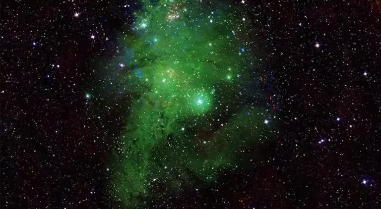 La NASA descubrió un "árbol de Navidad" a 2.500 años luz de la Tierra