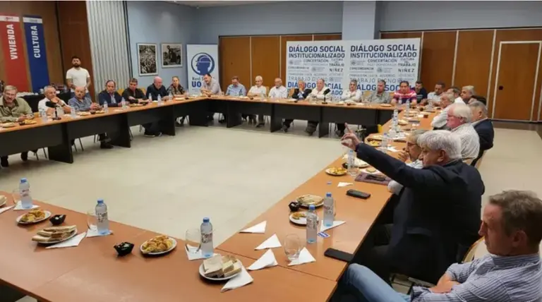 Fracasó la reunión por el Salario Mínimo, Vital y Móvil: Milei fijará el aumento por decreto