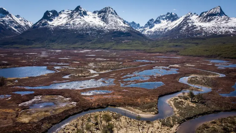 Así son los glaciares negros en Tierra del Fuego