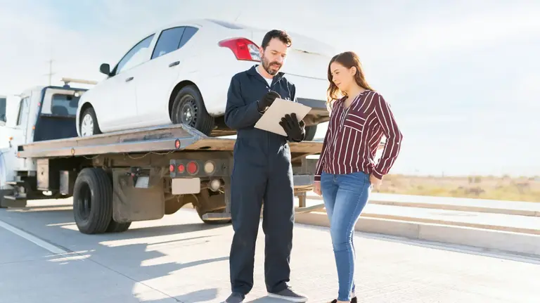Cuánto sale contratar el servicio de grúas que dejó de cubrir el seguro