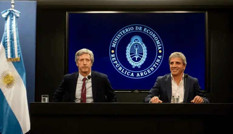 Tras fijar el horizonte de emisión monetaria cero, Luis Caputo y Santiago Bausili se reunieron con los bancos