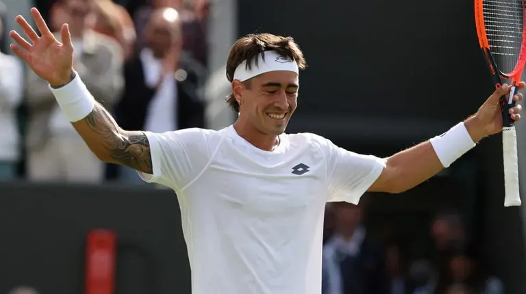 Comesaña sigue soñando en Wimbledon: se quedó con su segundo triunfo y está en tercera ronda