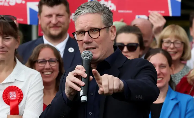 Elecciones en Reino Unido: laboristas arrasan en las urnas y vuelven al poder tras 14 años