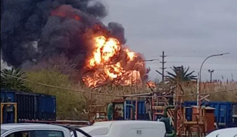 VIDEO | Las impactantes imágenes del incendio en la refinería de YPF
