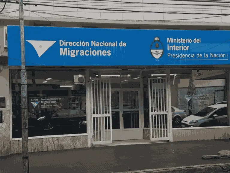 El Gobierno modificó la ley de migraciones: qué cambia en salud, educación, deportaciones y por qué