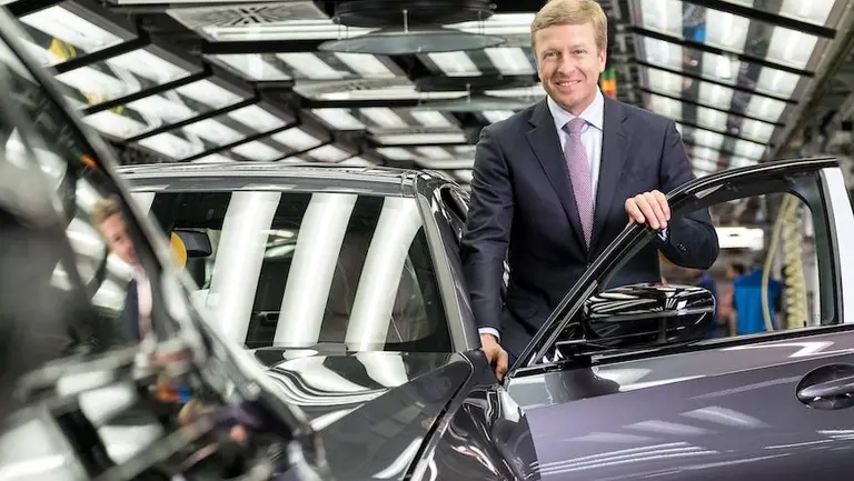 Quién es el nuevo consejero delegado de BMW que "rompió con todas las estructuras"