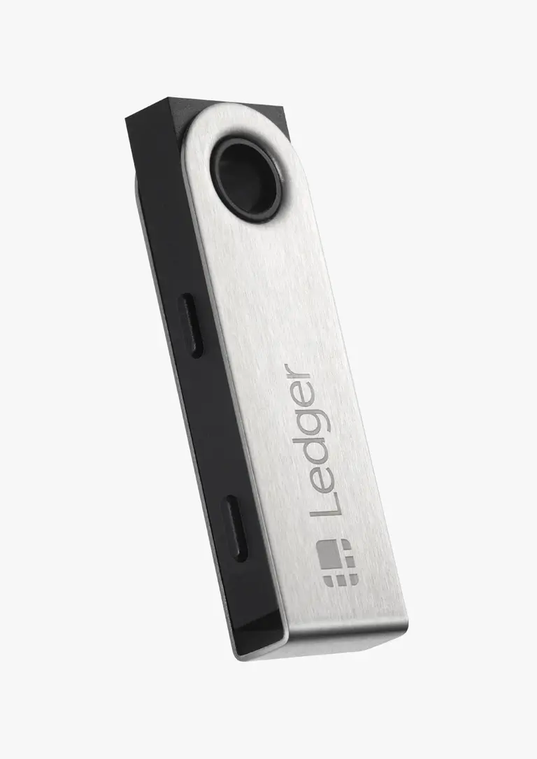 Ledger da un golpe sobre la mesa y lanza una tarjeta Visa para operar con criptomonedas