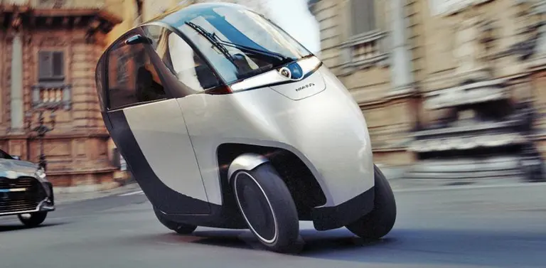 ¿Moto, coche, o una mezcla?: este vehículo quiere imponerse como opción para el tránsito urbano