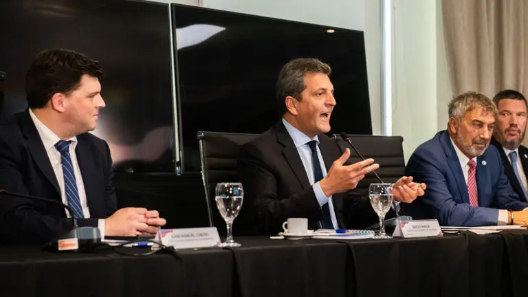 El "efecto Massa" en el mercado de monedas virtuales: cuánto subió el dólar cripto y cómo impacta al blue