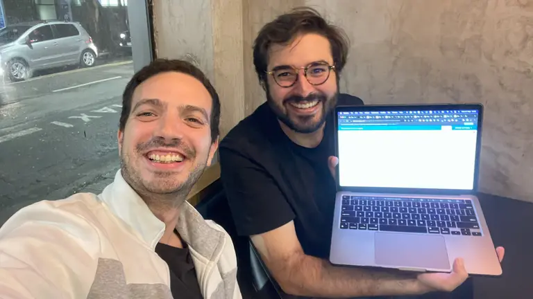 Dos argentinos unen lo mejor de WhatsApp y de ChatGTP: reciben u$s2,5 millones para expandirse en la región