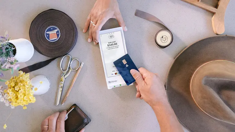 Tarjeta bimonetaria, QR en dólares y cuotas: cambian los pagos y una billetera virtual va por todo