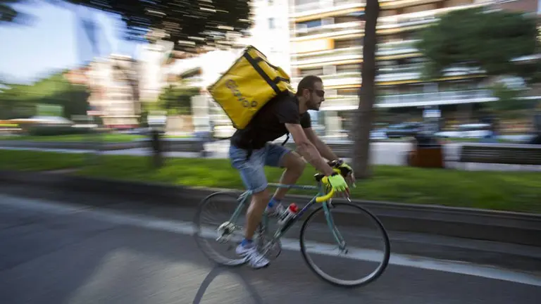 Caso Rappi y Glovo: analizan cómo regular plataformas de delivery sin reducir el empleo