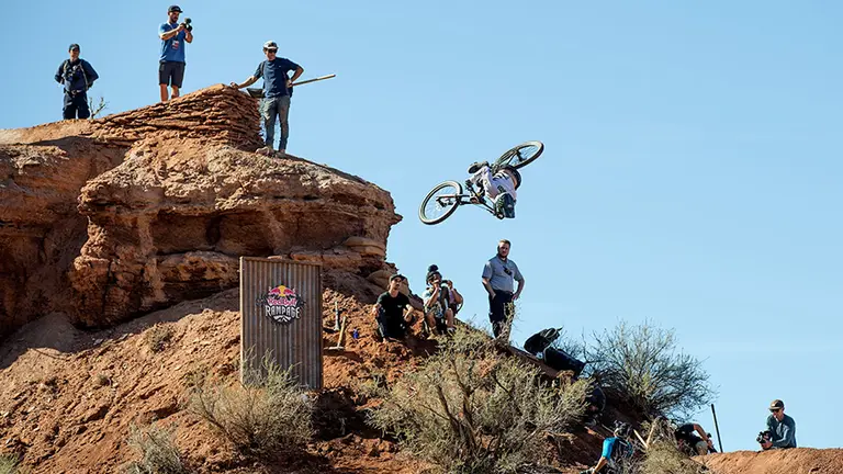 Red Bull lleva sus deportes extremos al living de la mano de la realidad aumentada