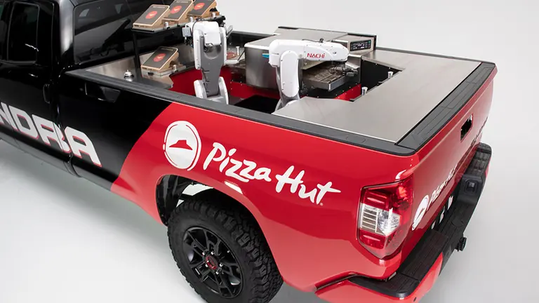 Así ve Pizza Hut al delivery del futuro: una camioneta impulsada a hidrógeno que puede preparar sus propias pizzas