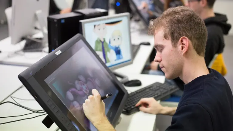 Las profesiones digitales tienen cada vez mayor demanda, e incluso sueldo, que los puestos empresariales