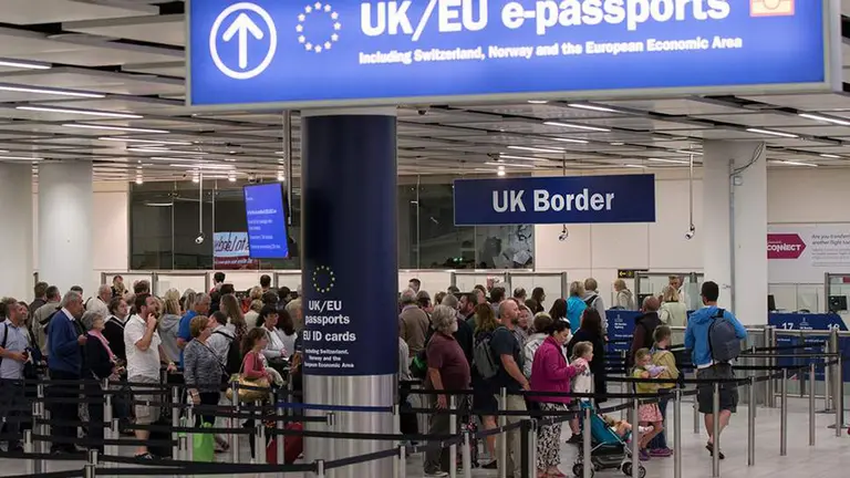 La UE utilizará Inteligencia Artificial para detectar mentiras en las declaraciones de viajeros en pasos fronterizos