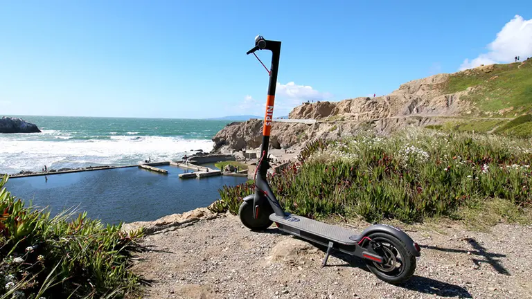 Ford expande su servicio de alquiler de monopatines: por qué cree que es el "negocio del futuro"